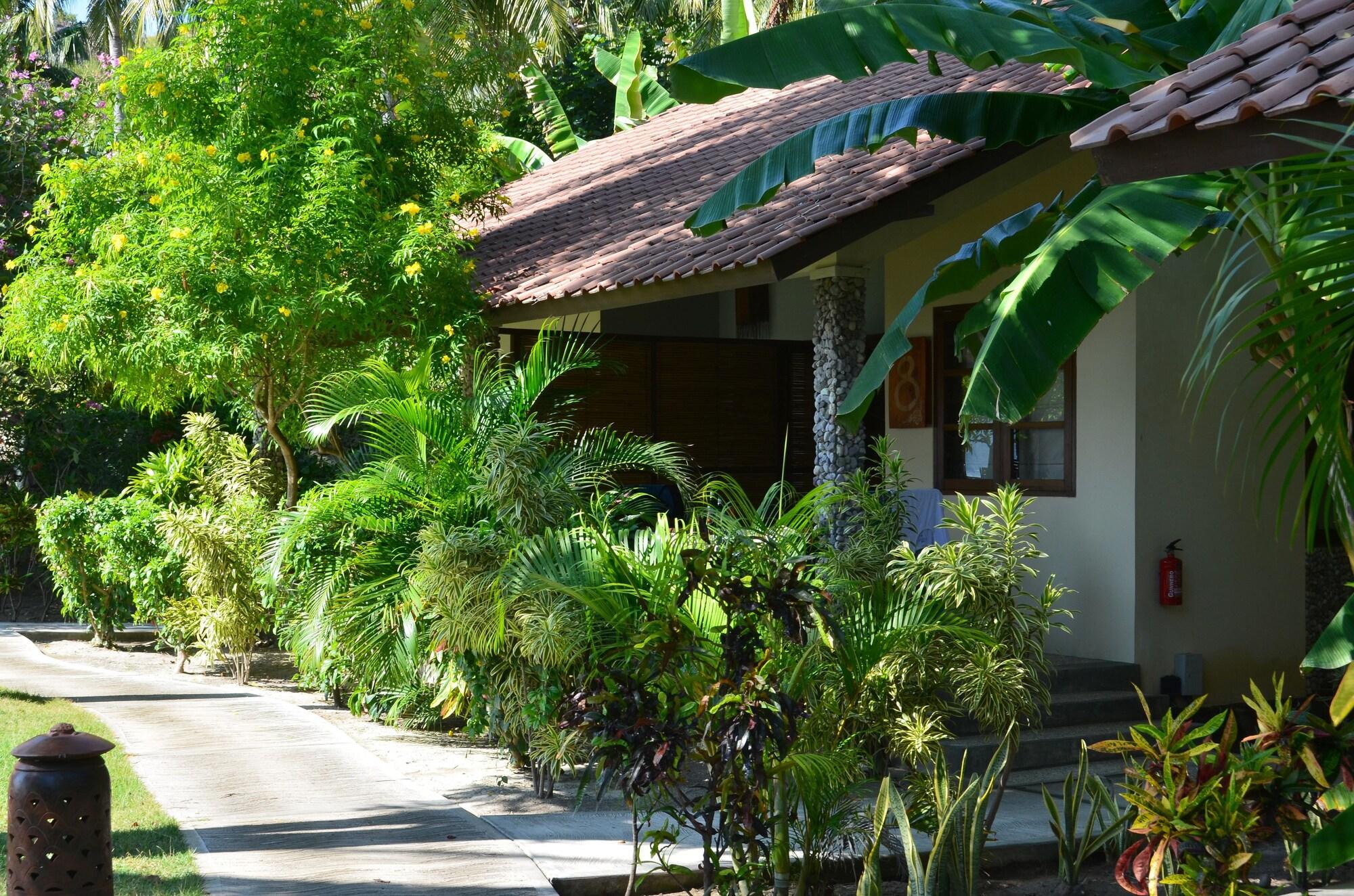 Отель Cocotinos Sekotong Lombok Sekotong Barat Экстерьер фото